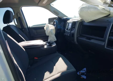 2022 Ram 1500 Classic Tradesman 4X4 5'7 Box из США, поврежденный, VIN 3C6RR7KT2NG276039